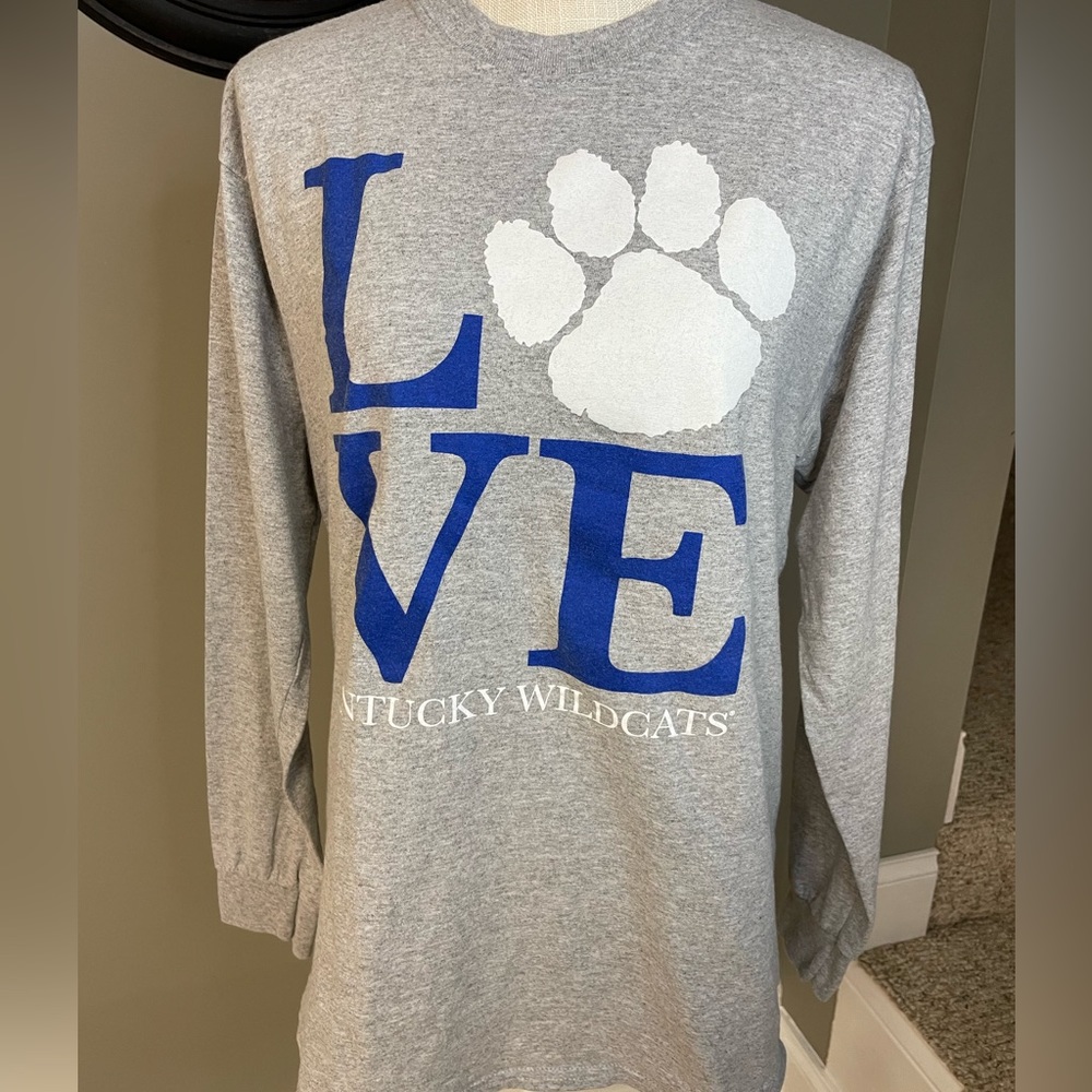 Unknown brand long sleeve t-shirt. University of Kentucky on the front.